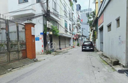 Cô Lan cán bộ về hưu gửi bán nhà trung tâm Thạch Bàn, Long Biên dưới 6.6 tỷ. DT 40m2